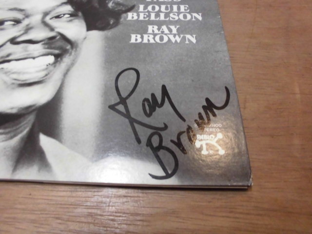 レア ジャズ 直筆サイン入り LP （8） レイ・ブラウン 『サラ・ヴォーン＆オスカー・ピーターソン・ビッグ4』 RAY BROWN パブロ MTF 1100_画像2