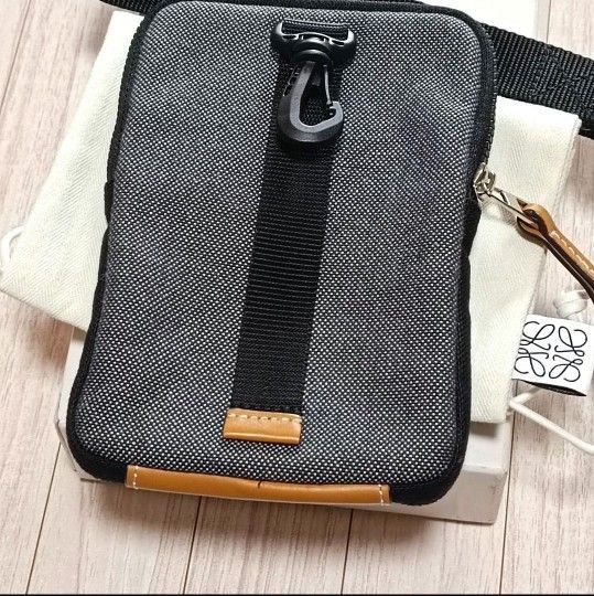 ロエベ キャンバスレザー EYE NATURE CASE ショルダーバッグ 美品 箱付き【LOEWE】EYE NATURE CASE キャンバス ネックポーチ
