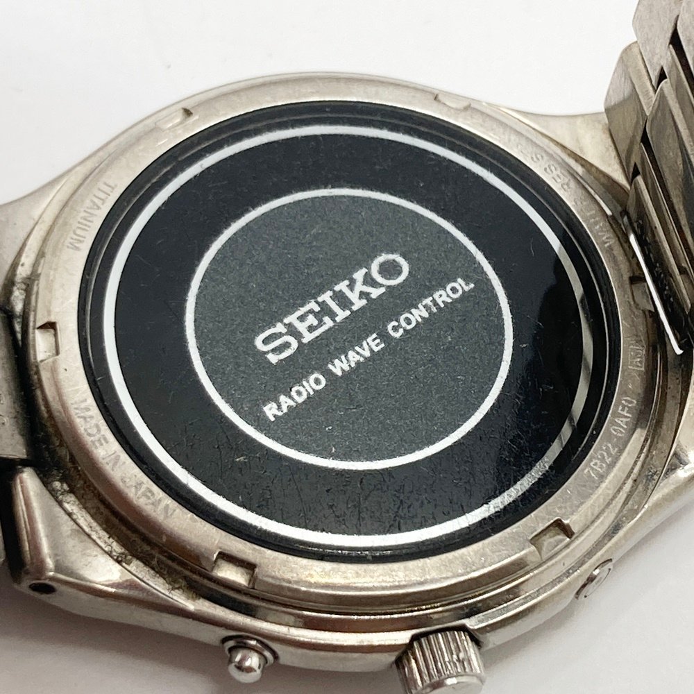 TO1 セイコー SEIKO 7B22-0AF チタニウム ブラック文字盤 デイト ソーラー腕時計_画像5