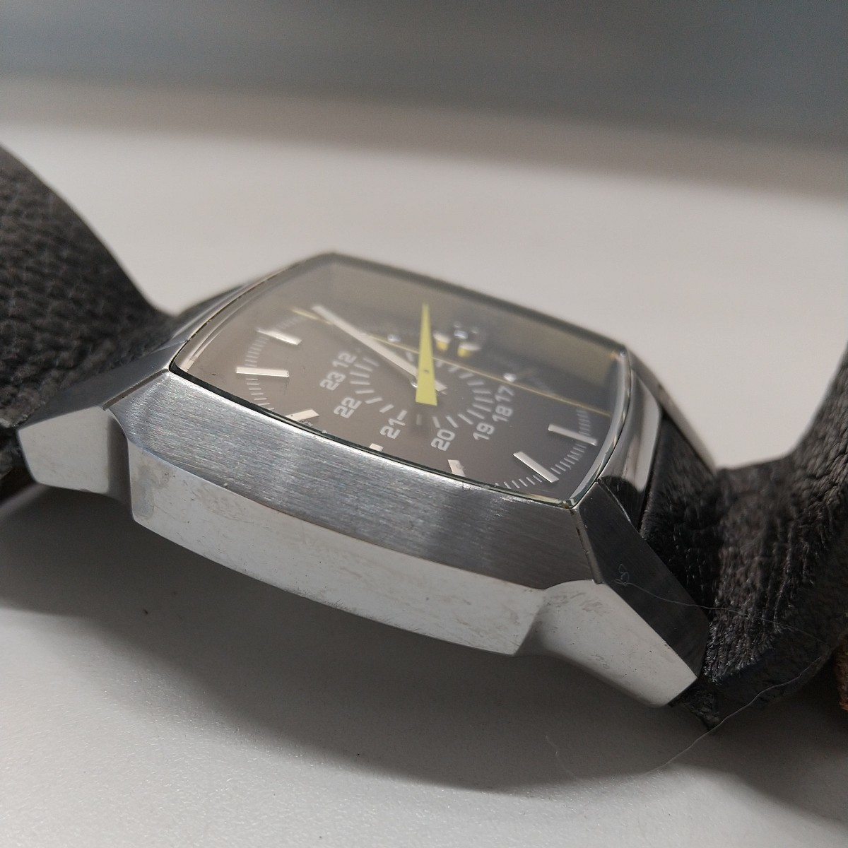 y020803t DIESELディーゼル DZ-1089 メンズ 腕時計 アナログ 2針 シルバー ブラック文字盤 レザーベルト _画像8
