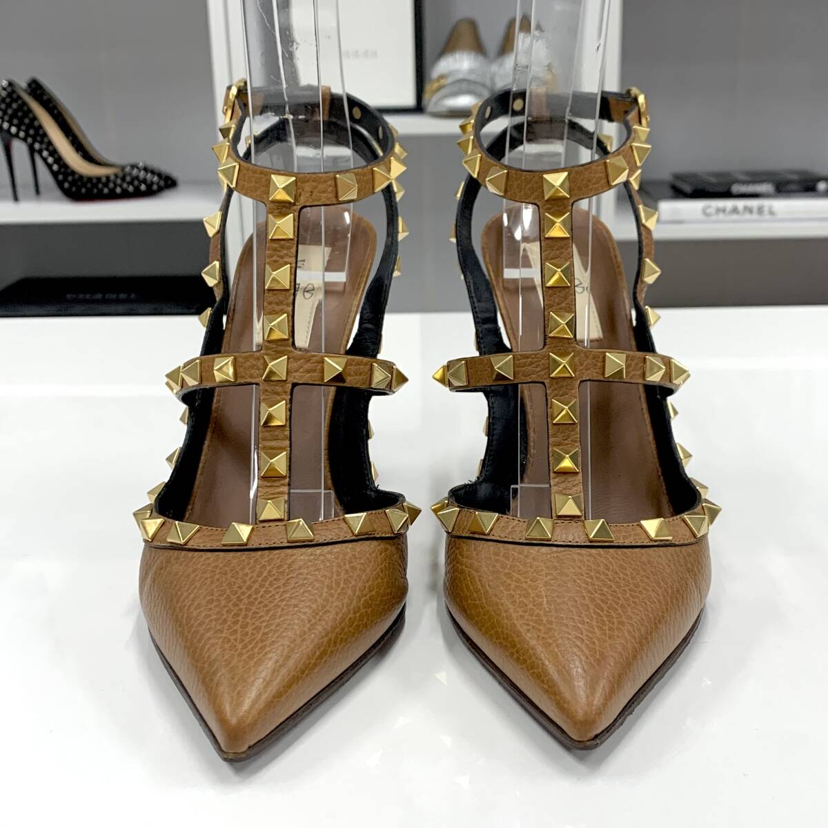 8490 Valentino lock studs leather pumps Brown 