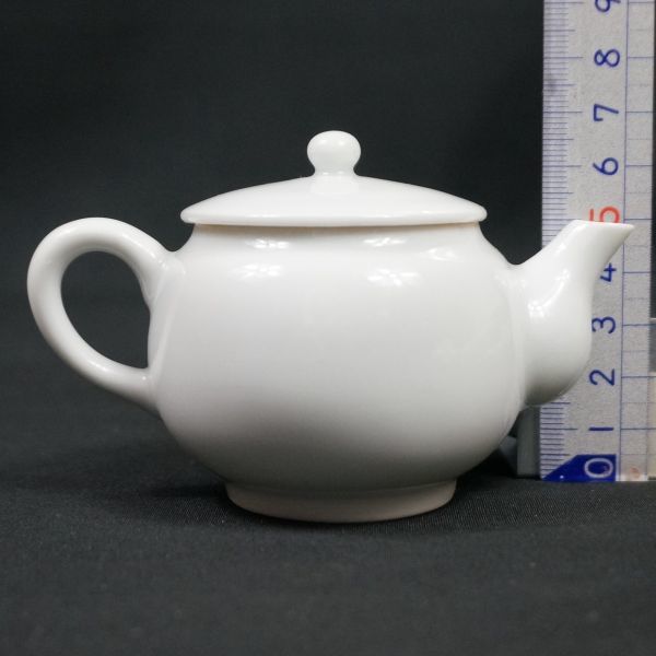 白磁砲口後手急須一個　煎茶道具　サイズ横10cm 高さ7cm 重さ95g_画像7