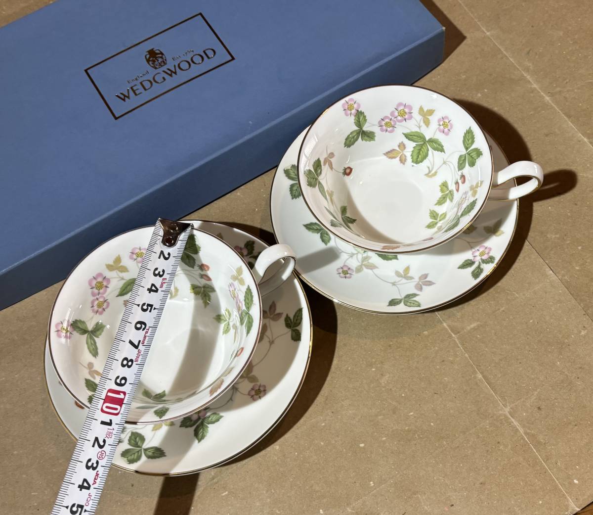 WEDGE WOOD CUP and Saucer ウエッジウッド ワイルド ストロベリー ティーカップ&ソーサー (ピオニー) ペア 2客 箱入り 未使用品の画像6