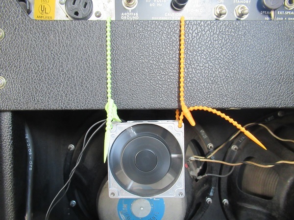 ◇送料無料！　格安！　三洋電機 AC100V冷却ファン　用途色々　（100V 50/60Hz、6/5W 0.07/0.06A、Made in Japan）_ギタアンプでの使用例。