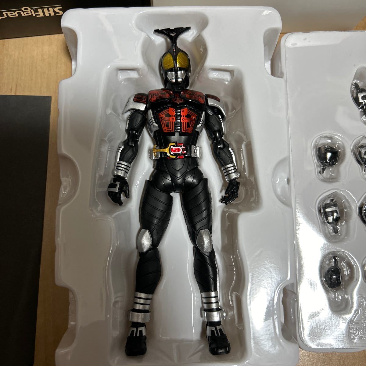 真骨彫製法 S H Figuarts 仮面ライダーダークカブト _画像4