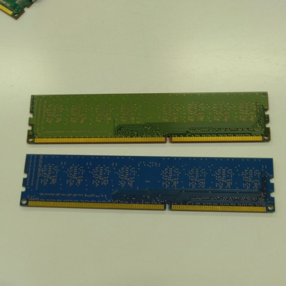 デスクトップ用 メモリー　DDR3 12800U 2GB 2枚セット　動作未確認