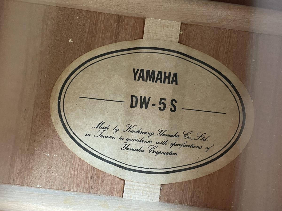 ■FR1529 ヤマハ DW-5S アコースティックギター ナチュラル 弦楽器 ハードケース付 YAMAHA 現状品 動作未確認_画像4