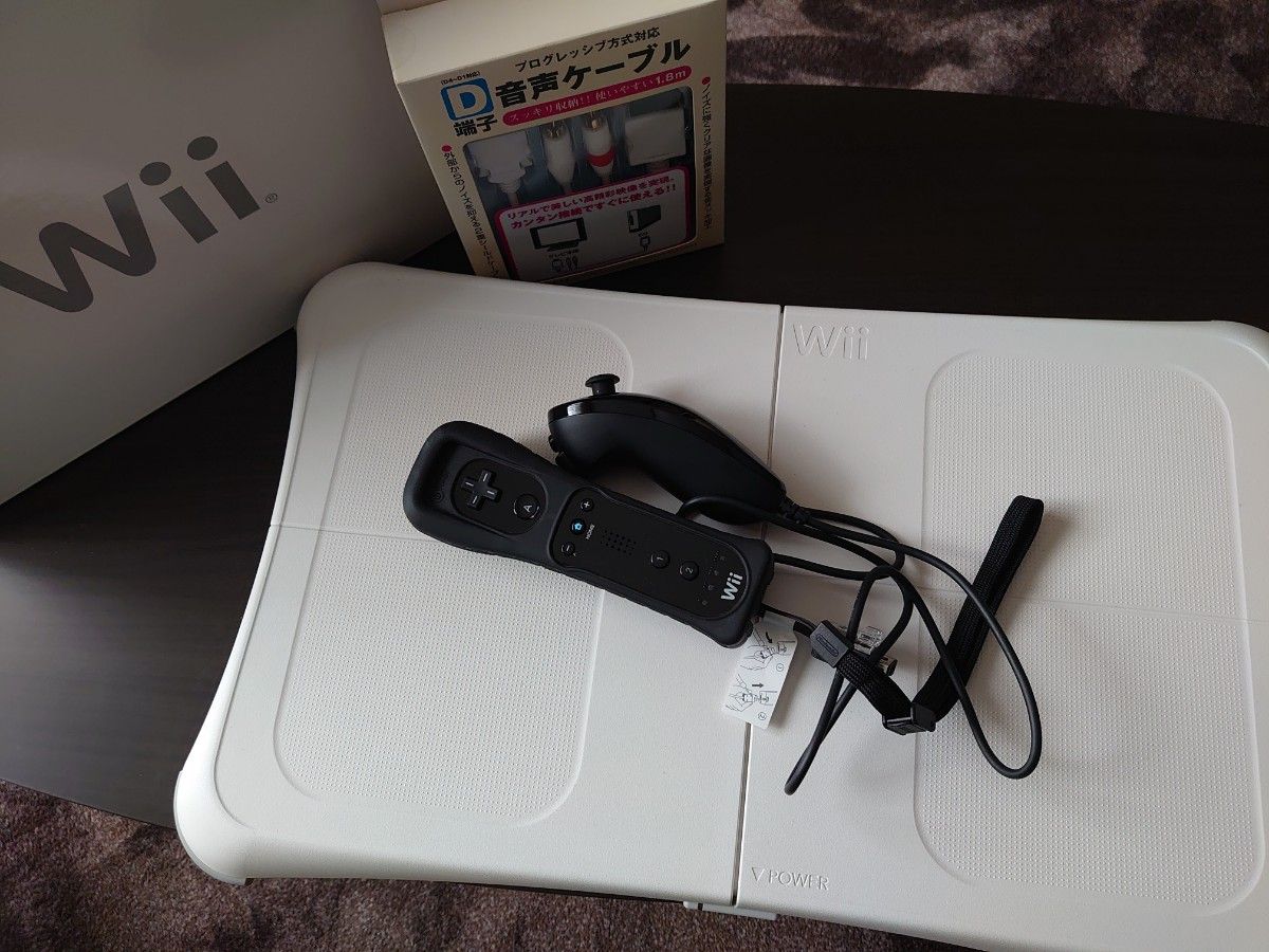 任天堂 Wii 本体 + Wii Fit バランスボード + Wiiリモコン 任天堂 Wii 本体 + Wii Fit バランスボード + Wiiリモコン