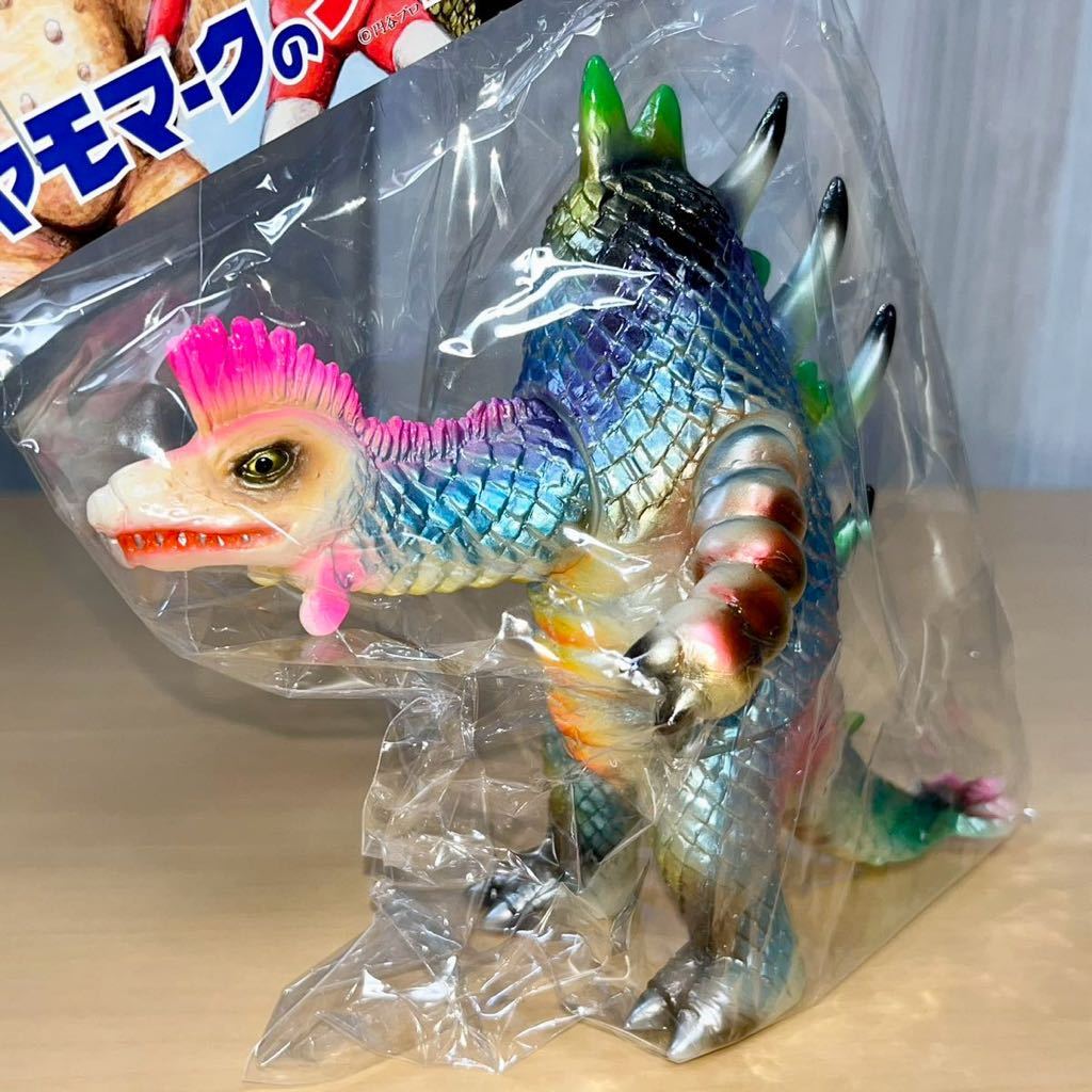 ヤモマーク × BLObPUS フェミゴン 蓄光 GID ソフビ sofvi 帰ってきたウルトラマン yamomark ブロッパス 彩色 ワンフェス 2024 冬 WF_画像1