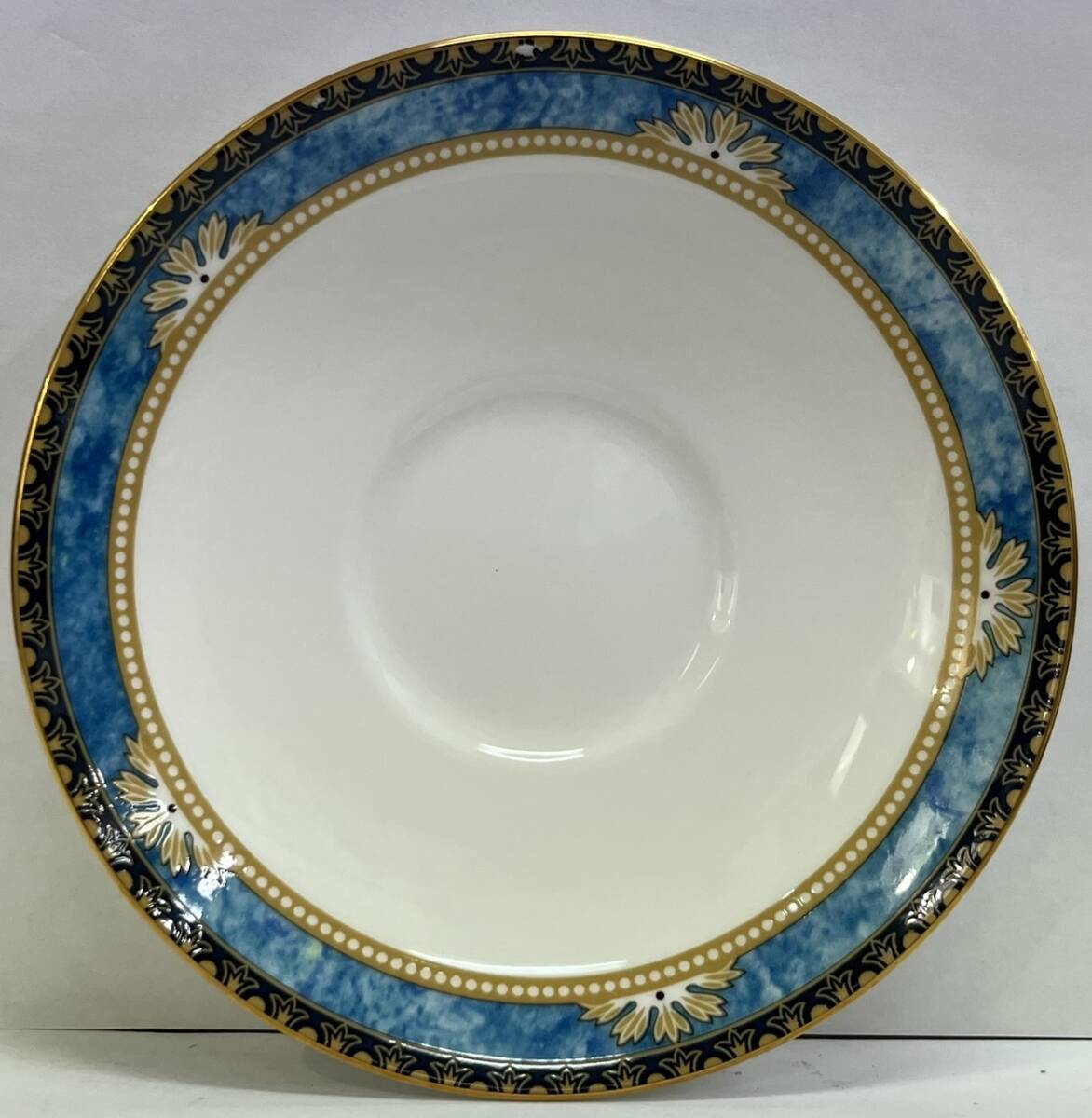 【DK-15410YB】WEDGWOOD ウェッジウッド 食器 洋食器 カップ&ソーサー 2客 陶器 ケース ブルー系 箱有 おしゃれ 中古 長期保管品_画像2