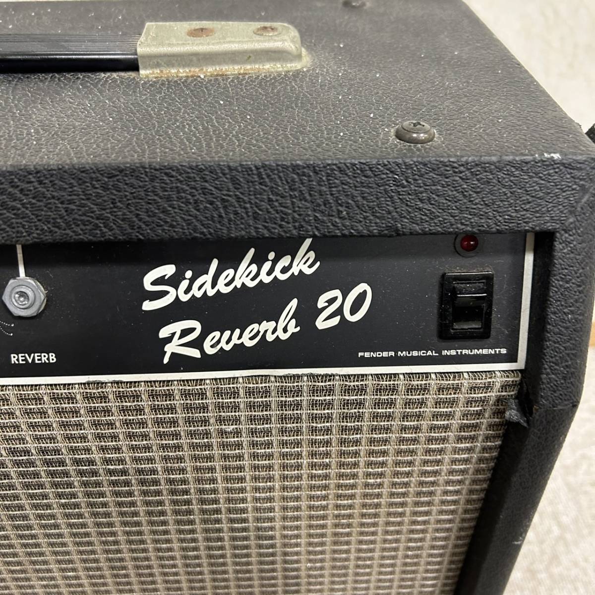 【ART-2630】1円スタート Fender フェンダー SIDEKICK 20 REVERB アンプ ブラック 通電 動作未確認 ジャンク 長期保管品 現状品_画像5