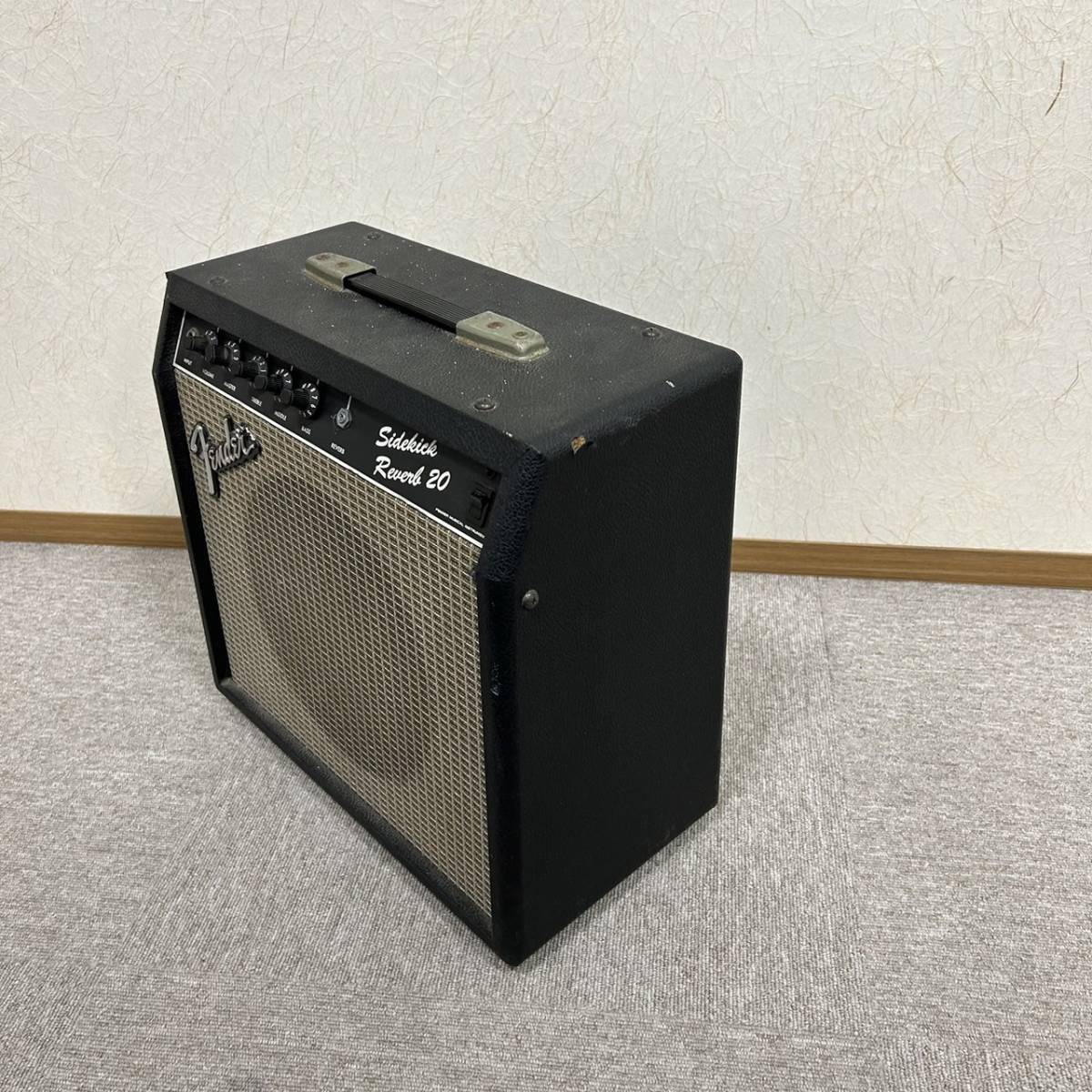 【ART-2630】1円スタート Fender フェンダー SIDEKICK 20 REVERB アンプ ブラック 通電 動作未確認 ジャンク 長期保管品 現状品_画像2