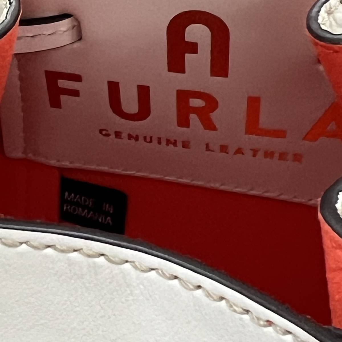 M: 新品　未使用　Furla フルラ ショルダーバック　MIASTELLA　ミアステラ　レディース　ミニ　バットバッグ　レザー　ロゴ_画像9