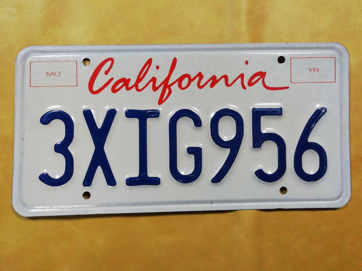 カリフォルニア州　自動車ナンバープレート　ライセンスプレート　中古1枚_画像1