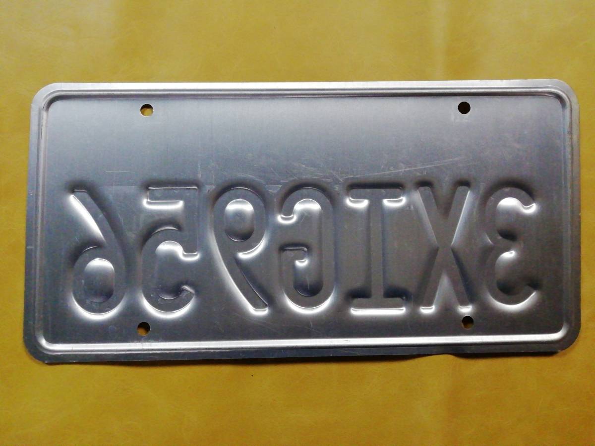 カリフォルニア州　自動車ナンバープレート　ライセンスプレート　中古1枚_画像2