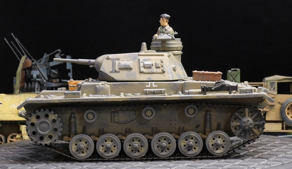 1/35 ドイツ軍 Ⅲ号戦車（E型）アフリカ軍団仕様ヘビーウェイト（フィギュア付き） 制作完成品_画像3