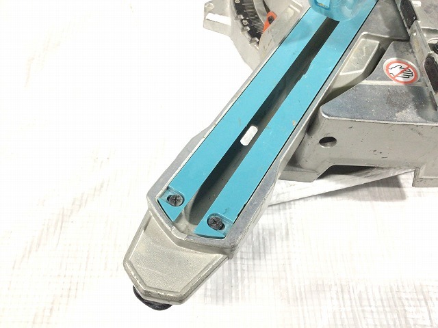 ☆中古動作品☆makita マキタ 165mm 卓上スライド丸ノコ LS0613FL レーザーマーカ&LEDライト付 切断機 木材加工 大工道具 86538_画像8