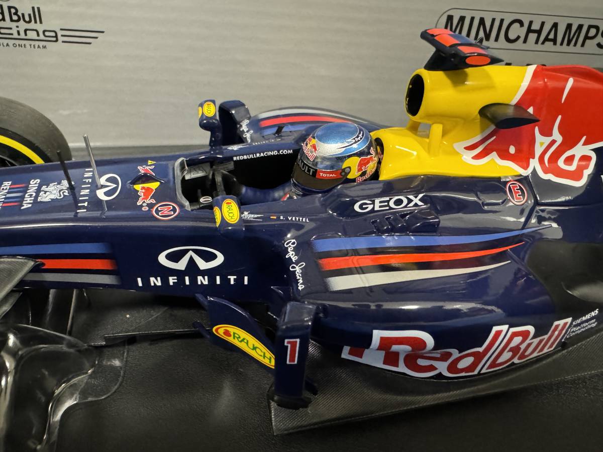 ミニチャンプス 1/18 レッドブル ルノー RB8 S.ベッテル 2012 ワールドチャンピオン MINICHAMPS Redbull RENAULT RB8 S.VETTEL No.1_画像9