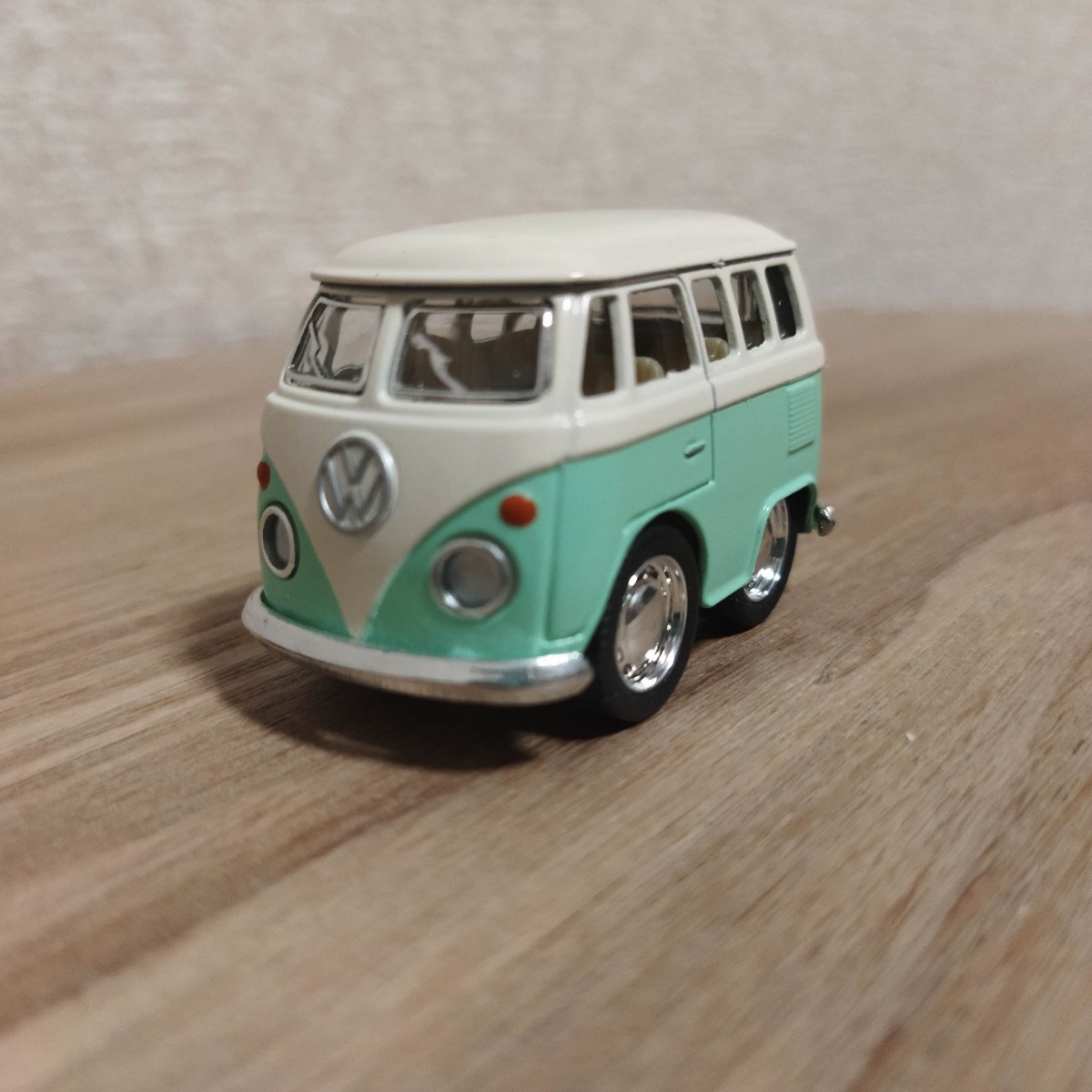 ガチャガチャ Volkswagen Type 2 ダイキャストプルバックミニカー 開封品 トイズキャビンの画像1