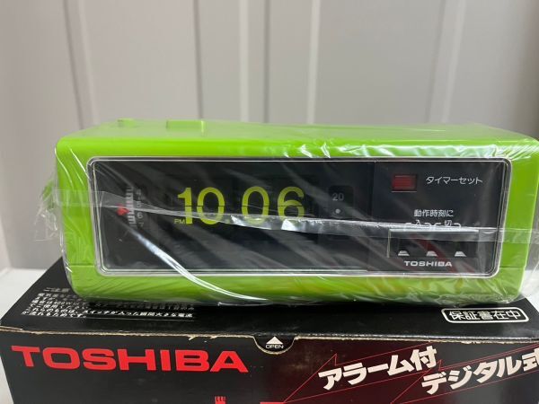 2E73 TOSHIBA 東芝 タイムスイッチ TWM-300 緑 アラーム付 デジタル式 パタパタ時計 レトロ 箱付き_画像2