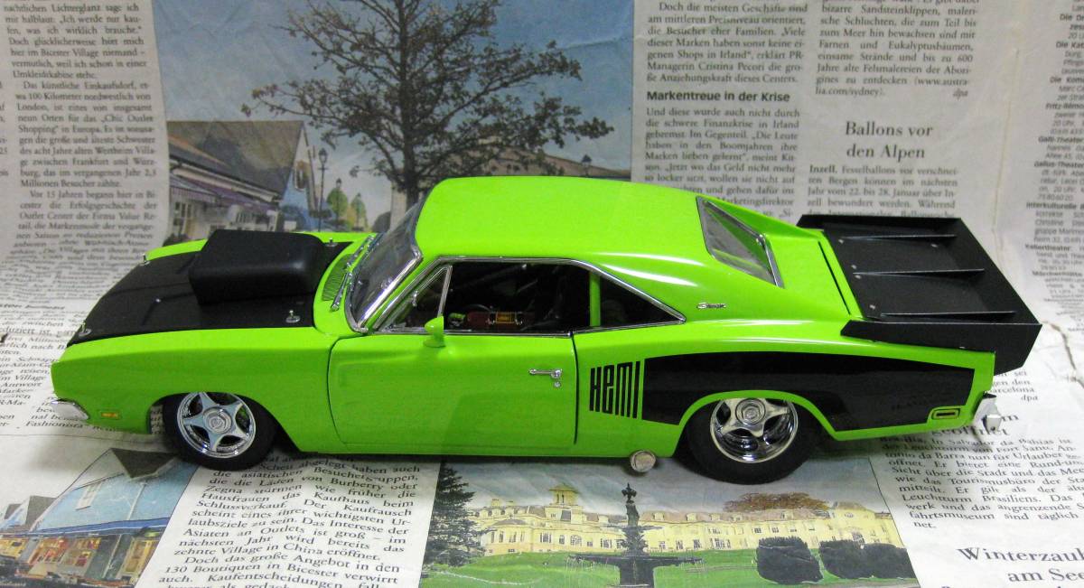 * ultra rare out of print * Dan Bally mint *1/24*1969 Dodge Charger Pro Street green / black 