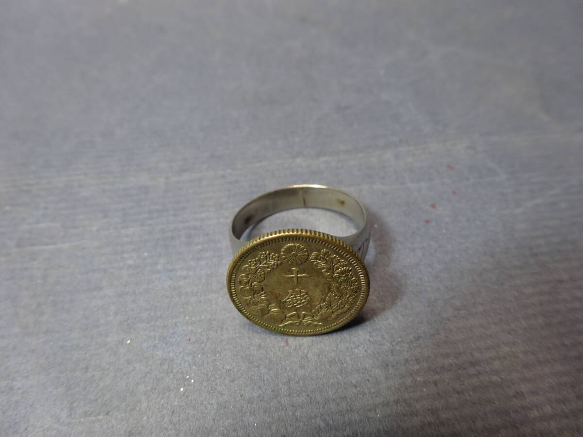 （８−７）古銭　10銭銀貨 十銭銀貨を利用して作られた指輪　上品に作られています。銀貨の発行年度は分かりません。銀製？_画像5