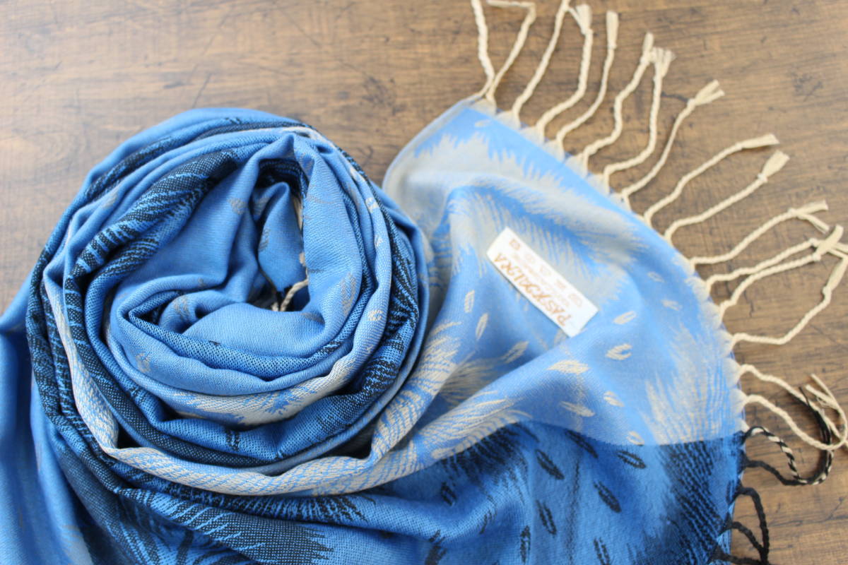 新品【パシュミナ Pashmina】フェザー柄 ライトブルー系グラデーション 青 L.BLUE 大判 ストール カシミア100% Cashmere_画像2