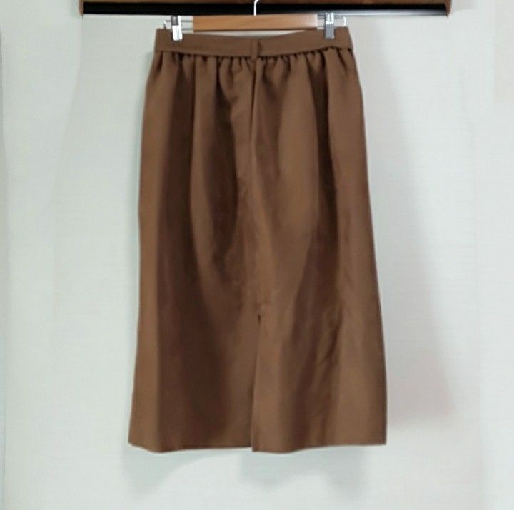 ブラウンのタイトスカート　GU　スエードふうの素材　サイズXL　ウエストリボン ロングスカート