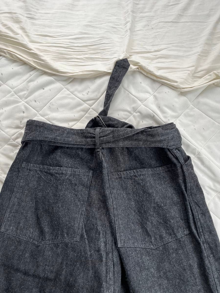 comoli コモリ 22ss ベルテッドデニム ブラックエクリュ サイズ2 comoli コモリ 22ss ベルテッドデニム ブラックエクリュ サイズ2