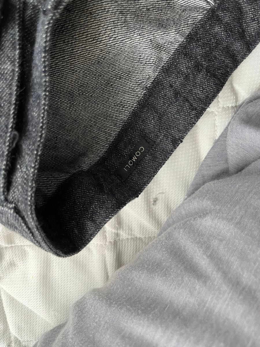 comoli コモリ 22ss ベルテッドデニム ブラックエクリュ サイズ2 comoli コモリ 22ss ベルテッドデニム ブラックエクリュ サイズ2