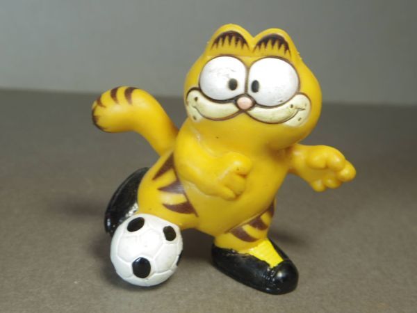 Garfield Garfield PVC фигурка футбол DAKIN