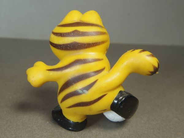 Garfield Garfield PVC фигурка футбол DAKIN