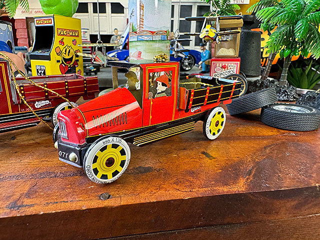 懐かしのブリキのおもちゃ　トラック　オーナメント　（2台セット） ■ アメリカン雑貨 アメリカ雑貨_画像5