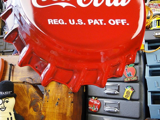 コカ・コーラ　エンボスティンサイン　ボトルキャップ・ダイカット　アメリカ雑貨　アメリカン雑貨_画像3