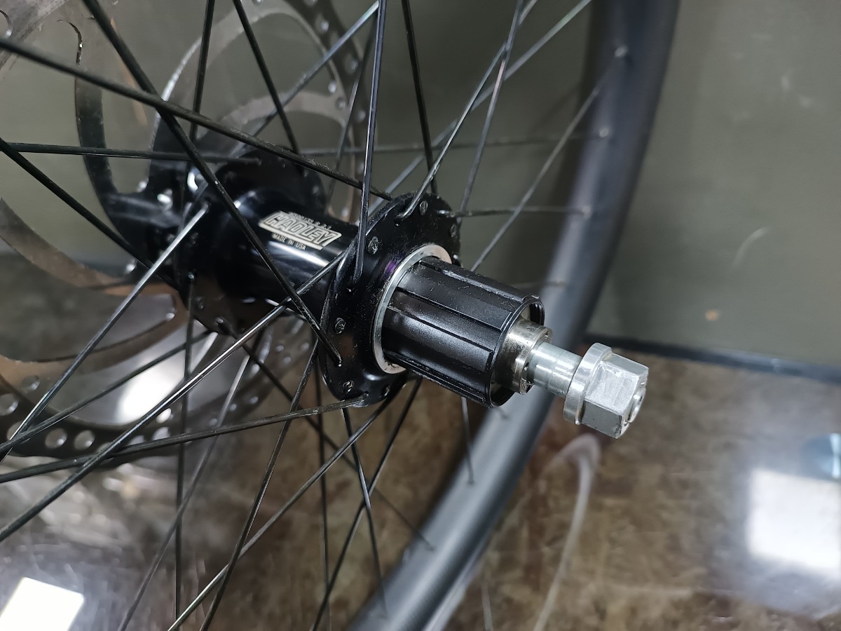 8500円 26インチMTB・DH用リアホイール カーボンリム × Hadley 8500円 26インチMTB・DH用リアホイール カーボンリム × Hadley
