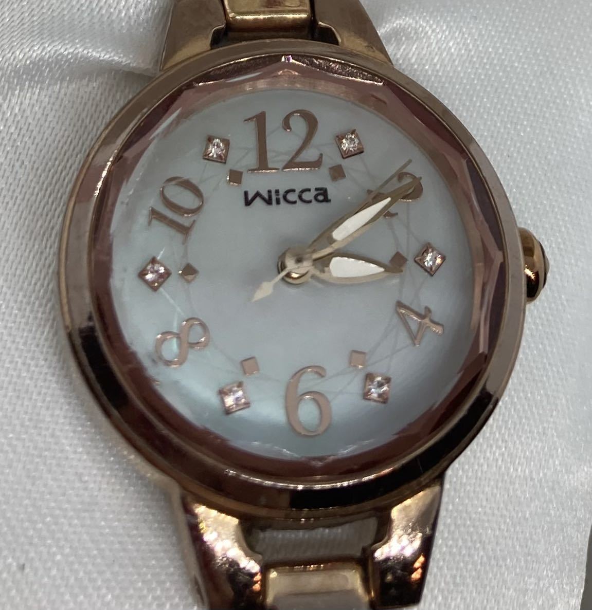 230-0724 CITIZEN 腕時計 wicca 金属ベルト ゴールド 稼働品 _画像2