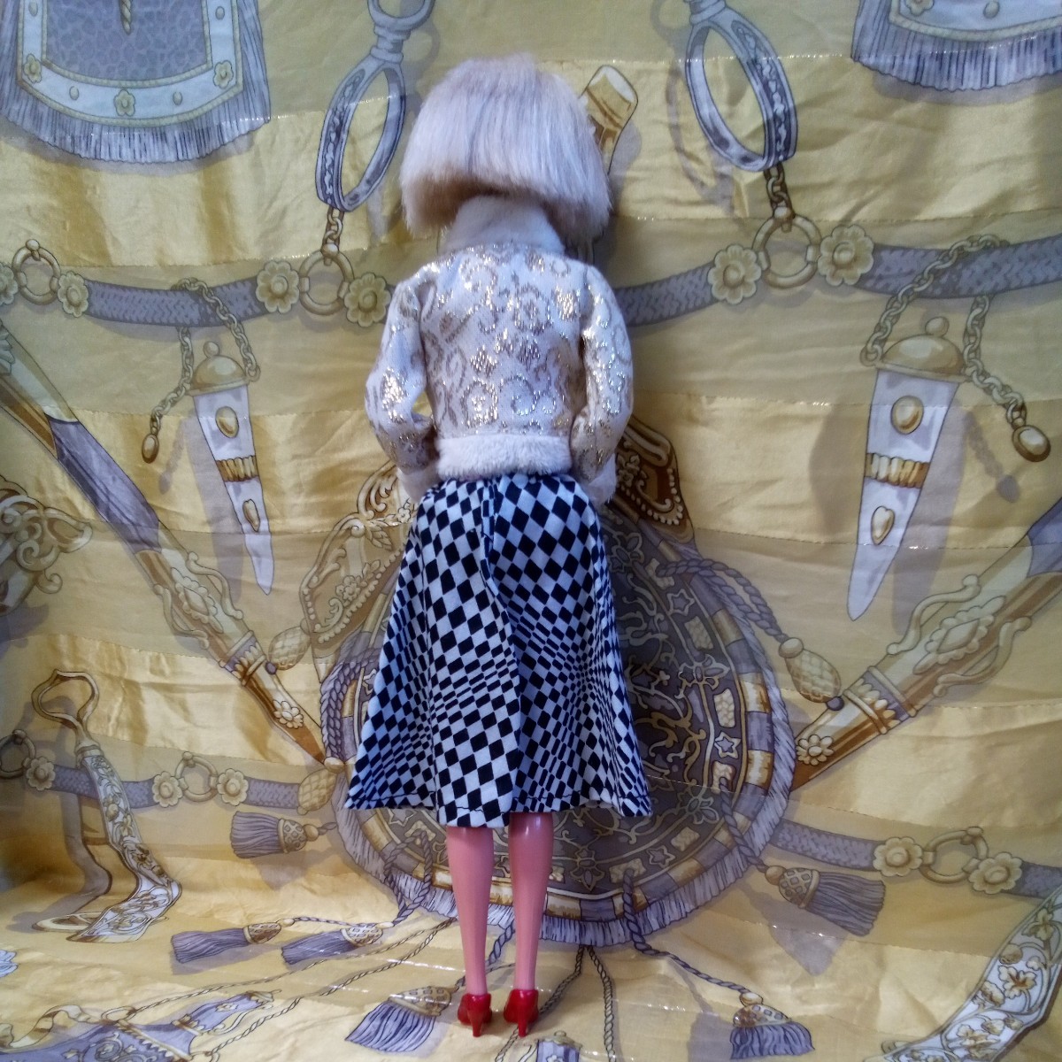 マテル Barbie 1966バービーヘアーアレンジ、服はチョイス、靴リメイクの画像3
