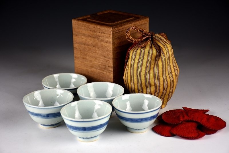【蔵c6257】中国古美術　古染付煎茶碗　在印「雅」仕覆　箱付き