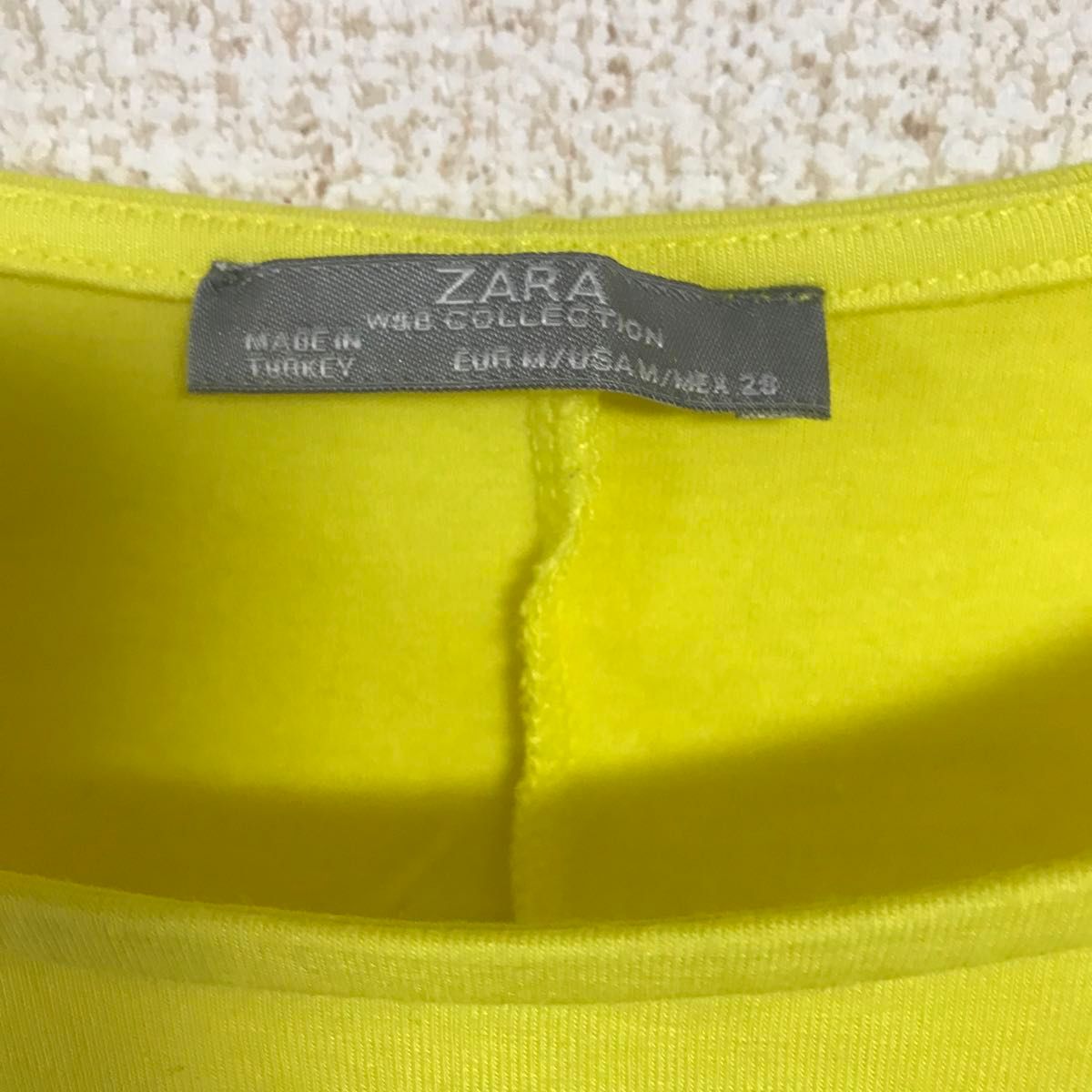 ZARA イエロー　薄手Tシャツ　フレンチスリーブ　Mサイズ 黄色　 カットソー