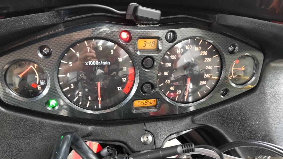 GSX1300R　隼　車検令和7年6月　走行5.6万キロ　ETC グリップヒーター　リアキャリア　40Lパニア　ワイバンチタンマフラー　バーハン化　_画像4