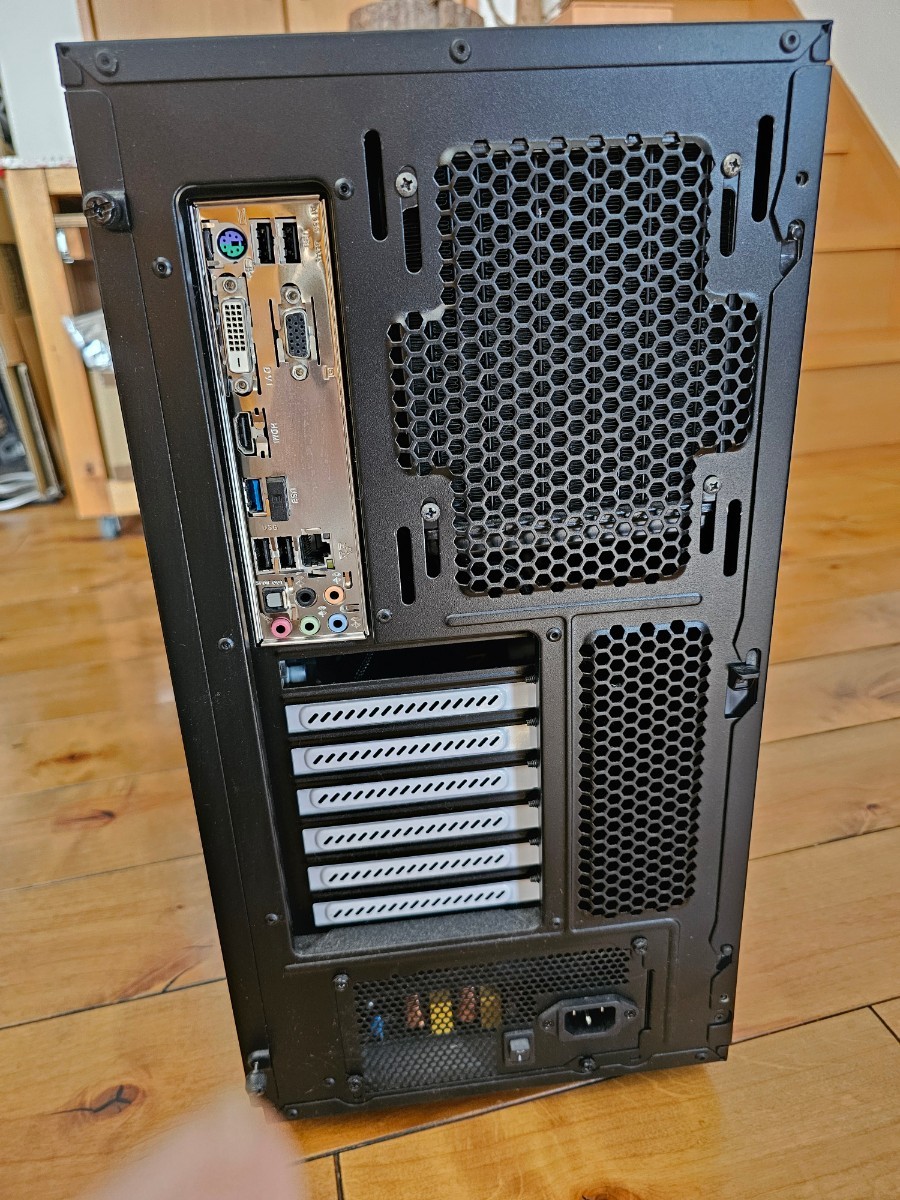 自作PC FracralDesign Define R5 GA-F2A88X-D3H　AMD CPU A10-6700_画像6