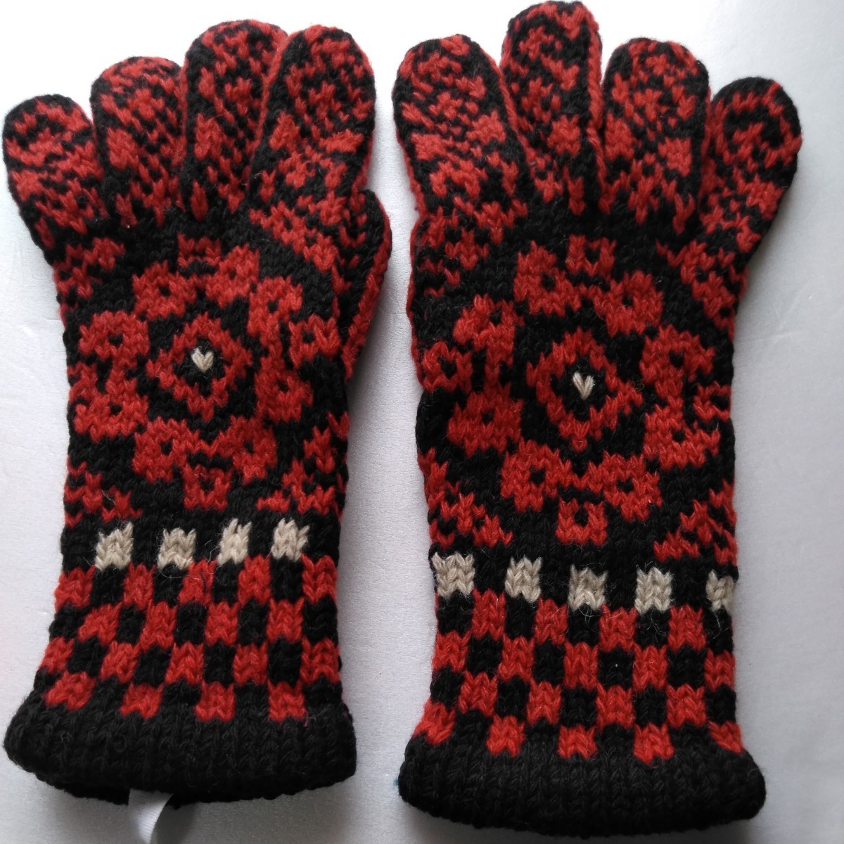 手袋　2組　まとめて　ハンガリー製　白　赤ニットグローブ　未使用在庫品　送料520_画像2
