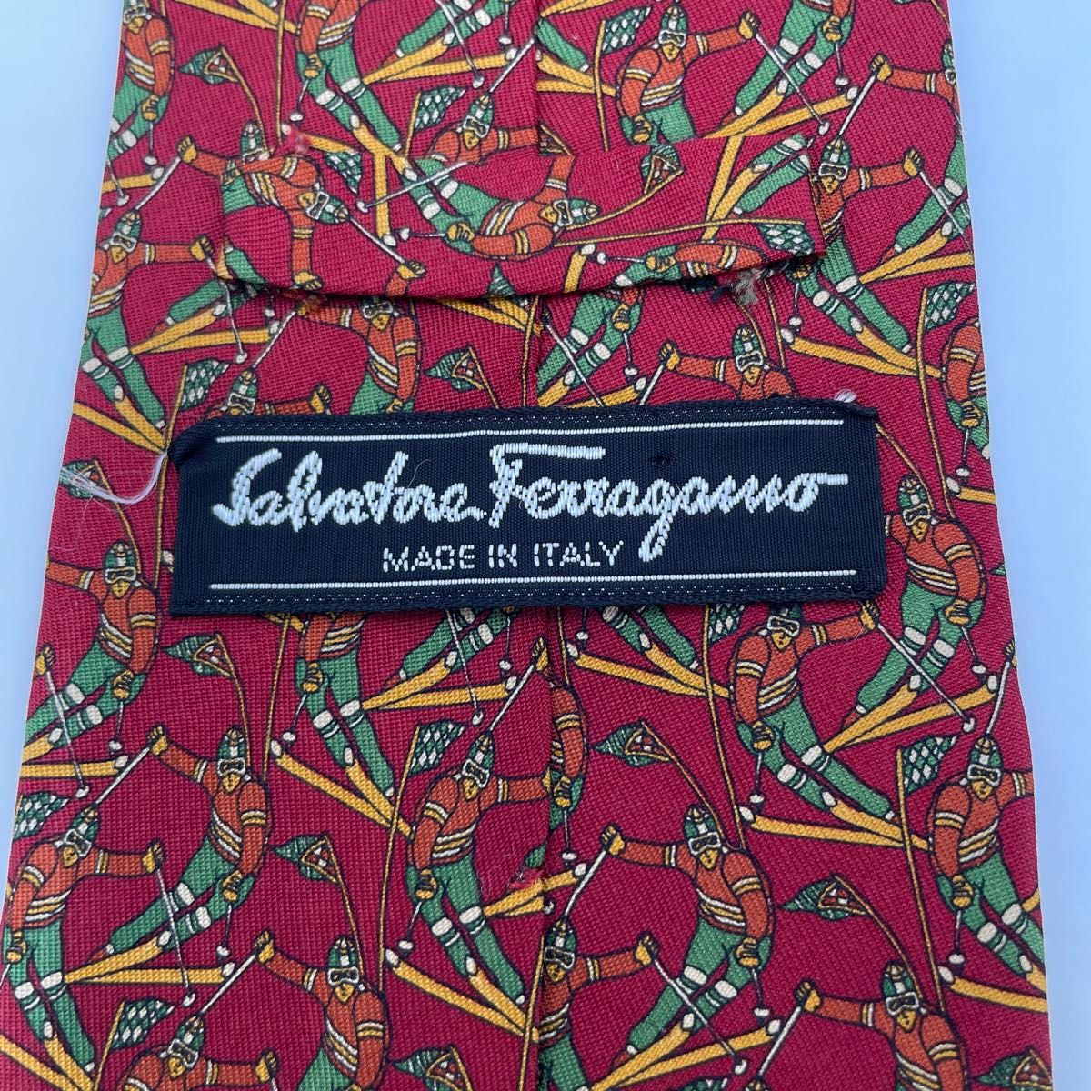 【極美品】Salvatore Ferragamo サルバトーレフェラガモ　 ネクタイ シルク　レッド　グリーン　イエロー　スキー