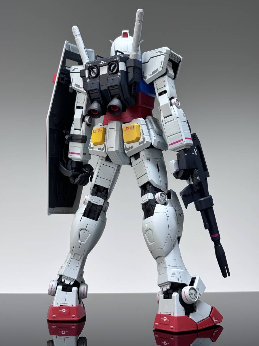 MG 1/100 RX-78-2 ガンダムVer.3.0 塗装完成品_画像3