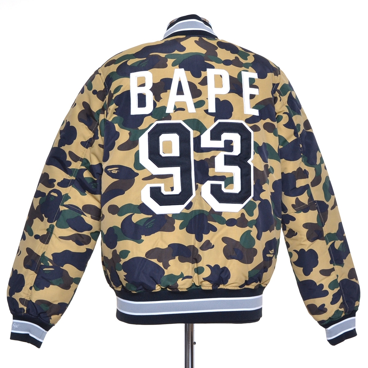 ●496256 A BATHING APE アベイシングエイプ ●ダウンジャケット スタジャン 1st Camo Varsity Down Jacket 001LJB801013X サイズM メンズ_画像2