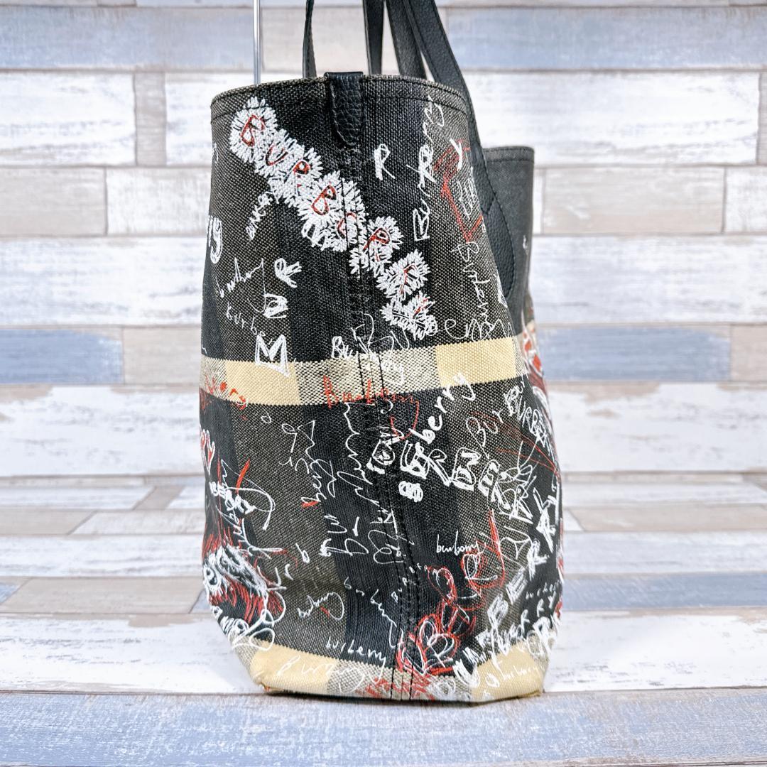 BURBERRY バーバリー ドゥードル リバーシブルトートバッグ BURBERRY バーバリー ドゥードル リバーシブルトートバッグ