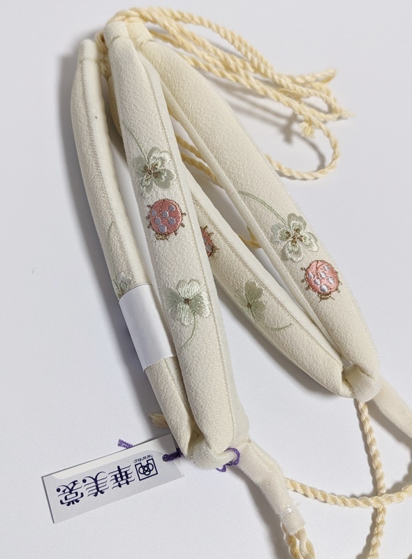 Yahoo!オークション - てんとう虫 クローバー 刺繍 鼻緒 正絹 日本製 Yahoo!オークション - てんとう虫 クローバー 刺繍 鼻緒 正絹 日本製
