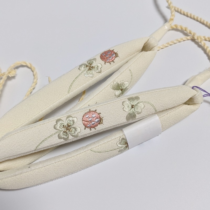 Yahoo!オークション - てんとう虫 クローバー 刺繍 鼻緒 正絹 日本製 Yahoo!オークション - てんとう虫 クローバー 刺繍 鼻緒 正絹 日本製