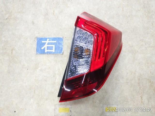 【KBT】フィット DAA-GP5 右テールランプ NH624P 33500-T5A-J31　_画像1