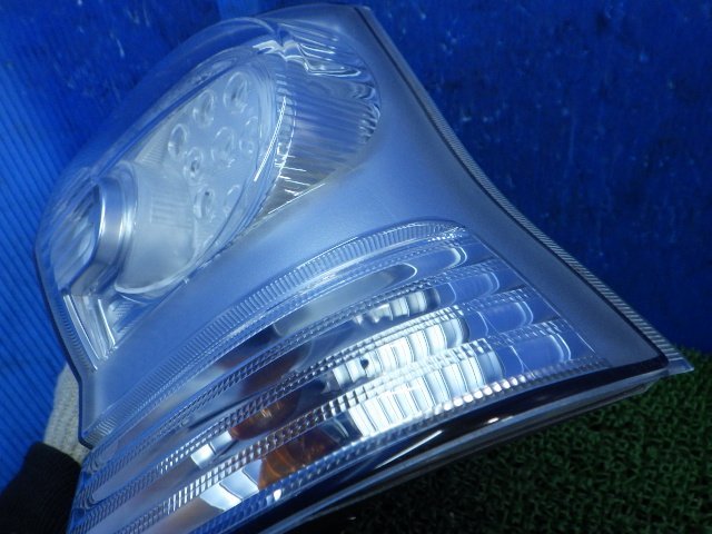 【B】点灯OK ダイハツ純正 LED クリア テール テールランプ テールライト 右/運転席側 TOKAIDENSO 20512 L375S タント カスタム 後期 L385S_画像4